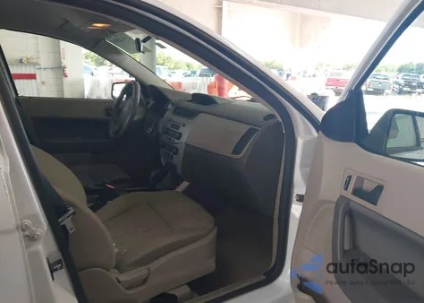 2008 Ford Focus Se/Ses z USA, uszkodzony, nr VIN 1FAHP35N08W161774